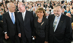 Botschafter Israels Yoram Ben Zeev (l-r), Bundestagspräsident Norbert Lammert, Charlotte Knobloch, Zentralrat der Juden in Deutschland und Johannes Gerster, Präsident der Deutsch-Israelischen Gesellschaft, Klick vergrößert Bild