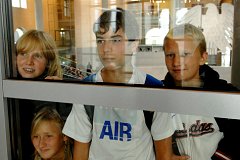 Kinder zu Besuch im Reichstagsgebäude