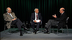 Norbert Lammert, Präsident des deutschen Bundestages (re.) und Paul Kirchhof, Bundesverfassungsrichter a.D. (li.), Moderation: Rainer Bonhorst (M.), Klick vergrößert Bild