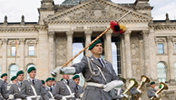 Musikkapelle der Bundeswehr vor dem Reichstagsgebäude