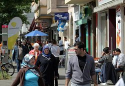 Straßenbild in einem Bezirk mit hohem Ausländeranteil in Berlin