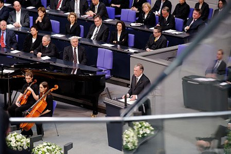 Bundespräsident Köhler: "Die Erinnerung an die Schreckensherrschaft der Nationalsozialisten und das Gedenken an die Verfolgten und Ermordeten sind lebendig bei uns."