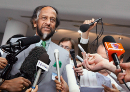 Rajendra Pachauri, Leiter des Weltklimarats IPCC bei einer Pressekonferenz