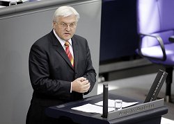 07.10.2008 Bundesaußenminister Frank-Walter Steinmeier (SPD) zur Verlängerung ISAF, Klick vergrößert Bild