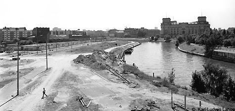 Ehemaliger Mauerstreifen am Reichstagsgebäude