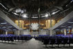Leerer Plenarsaal