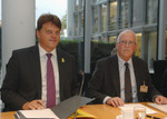 21.10.2010 - Markus Grübel, MdB, Vorsitzender des Unterausschusses Bürgerschaftliches Engagement (links) eröffnet die Sitzung. Neben ihm Prof. Dr. Gerhard Igl.