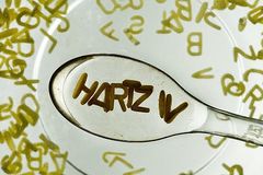 Buchstaben formen Hartz IV