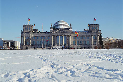 Schnee vor dem Reichstagsgebäude