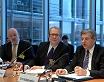 Foto: Sitzung am 15.12.10 mit Matthias Kurth, Präs. Bundesnetzagentur u. Prof. Dr. Justus Haucap, Vors. Monopolkommission (v. links)
