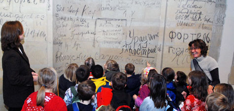 Schulklasse und Graffiti