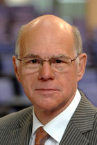 Portraitfoto Dr. Norbert Lammert
