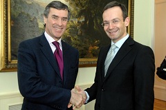 Die Vorsitzenden des franzsischen und des deutschen Finanzausschusses, Jrme Cahuzac (links) und Dr. Volker Wissing, am 18. Mrz 2009 in Berlin