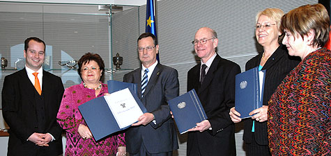 Wehrbeauftragter Knigshaus bergibt Jahresbericht 2010