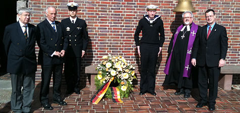 Kranzniederlegung am Marineehrenmal in Laboe