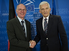 Foto: Bundestagsprsident Norbert Lammert (links) und der Prsident des Europischen Parlaments Jerzy Buzek