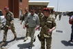 Rundgang im Camp am Flughafen in Kabul: Hellmut Knigshaus mit Brigadegeneral Thomas, DCOS Support RC North.