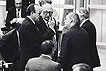Der Vorsitzende der CDU/CSU-Bundestagsfraktion, Helmut Kohl (r.) im Gesprch mit dem FDP-Parteivorsitzenden Hans-Dietrich Genscher (l.) und dem Vorsitzenden der FDP-Bundestagsfraktion, Wolfgang Mischnick (Mitte).