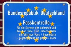 Schild: Passkontrolle