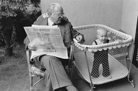 Richard Stcklen mit seinem Enkelkind