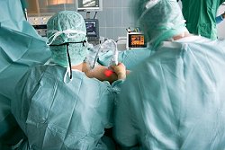 Blick in einen Operationssaal, Klick vergrert Bild