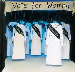 "vote for women" von Susanne Bons, Klick vergrert Bild