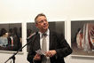 Dr. Andreas Kaernbach, Kurator der Kunstsammlung des Bundestages, fhrte in die Ausstellung ein.