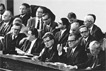 Bundeskanzler Kurt Georg Kiesinger, Auenminister Willy Brandt, Innenminister Ernst Benda, Finanzminister Franz-Josef Strau, Wirtschaftsminister Karl Schiller (von rechts) in der Regierungsbank im Bundestag