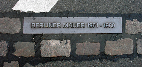 Markierung des ehemaligen Mauerverlaufs