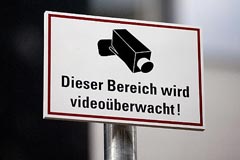 Hinweisschild "Dieser Bereich wird videoberwacht"