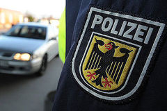 Aufnher Polizei an Uniform