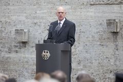Bundestagsprsident Lammert hlt Rede in Gedenksttte Pltzensee