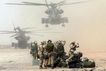 Hubschrauber setzt US-Marines im Sdirak ab