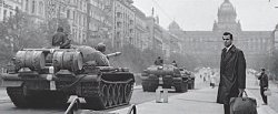 Panzer des Warschauer Paktes in Prak,  1968, Klick vergrert Bild