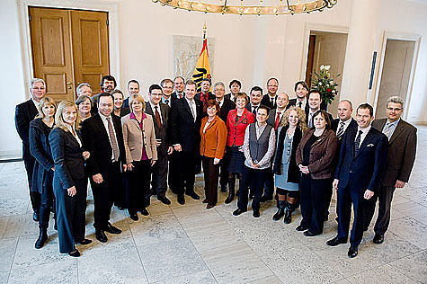 

Bundespräsident Christian Wulff und Mitglieder des Ausschusses bei einem Gespräch im Schloss Bellevue (26.01.2011)