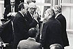 

Der Vorsitzende der CDU/CSU-Bundestagsfraktion, Helmut Kohl (r.) im Gespräch mit dem FDP-Parteivorsitzenden Hans-Dietrich Genscher (l.) und dem Vorsitzenden der FDP-Bundestagsfraktion, Wolfgang Mischnick (Mitte).