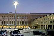 Maximilian Meisse: Haupteingang I (Flughafen Tempelhof)