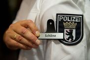 Kennzeichnung eines Polizisten