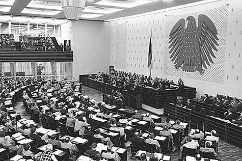 

25.04.1974: Plenarsaal