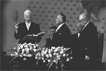 

Bundestagspräsident Eugen Gerstenmaier (Mitte) bei der Vereidigung Heinrich Lübkes zum Bundespräsidenten am 15. September 1959.