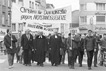 

8. Mai 1968: Evangelische Pfarrer demonstrieren gegen die Notstandsgesetzgebung der Großen Koalition.