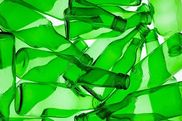 Grüne leere Flaschen - Video ansehen... - Öffnet neues Fenster