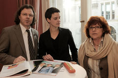 Matthias Mayer, Katrin Kinzelbach und  Ulla Burchardt bei einer Podiumsdiskussion zum Thema Menschenrechte in  der DPG