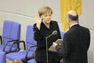 Angela Merkel (li), CDU, leistet vor dem Parlament und dem Bundestagspräsidenten, Dr. Norbert Lammert (re), CDU, ihren Amtseid.