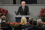 Frank-Walter Steinmeier: Zentrale Gedenkstunde zum Volkstrauertag im Plenarsaal des Deutschen Bundestages am 13. November 2011 - Video ansehen... - Öffnet neues Fenster