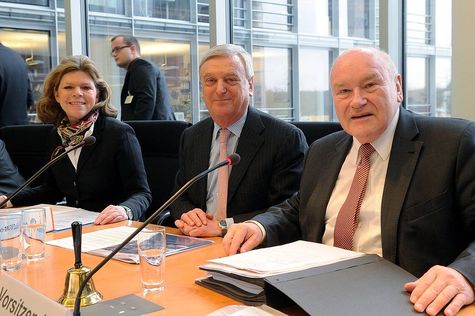 Vorsitzender begrüßt Präsident DEHOGA, Ernst Fischer, im AfWi am 29.02.2012