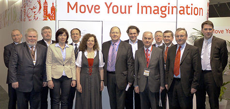 Der Tourismusausschuss des Deutschen Bundestages zu Gast auf der ITB. Hier mit Vertretern des polnischen Tourismus am Polen-Stand. 7.v.re.:Ausschussvorsitzender Klaus Brähmig, CDU/CSU.