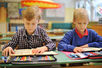 Grundschulkinder in der Schule