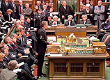 Premierminister Tony Blair redet vor dem britischen Unterhaus.