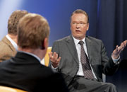 Hans Michelbach (CDU/CSU) und Rainer Wend (SPD) im Gespräch mit dem Moderator Sönke Petersen